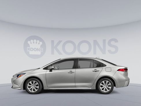 Used 2022 Toyota Corolla LE image 4