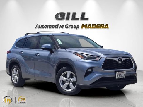 Used 2021 Toyota Highlander LE FWD image 1