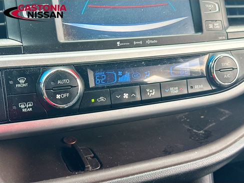 Used 2018 Toyota Highlander XLE FWD image 18