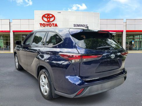 Used 2024 Toyota Highlander LE FWD image 4