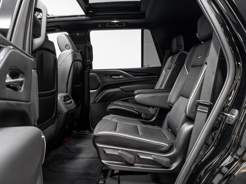 Used 2022 Cadillac Escalade Sport w/ Touring Package AWD/4WD image 35