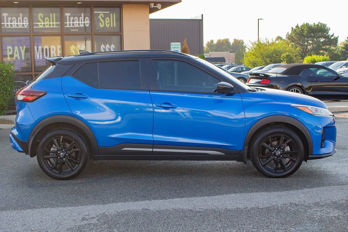 Used 2023 Nissan Kicks SR w/ SR Premium Package FWD image 11