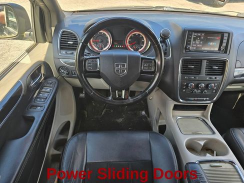 Used 2017 Dodge Grand Caravan SXT FWD image 16
