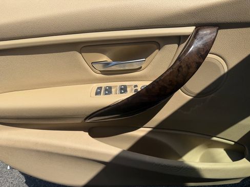 Used 2014 BMW 320i xDrive Sedan AWD/4WD image 28