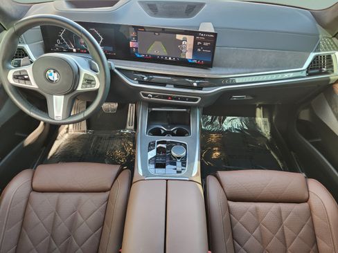 Used 2025 BMW X7 xDrive40i w/ M Sport Package AWD/4WD image 26