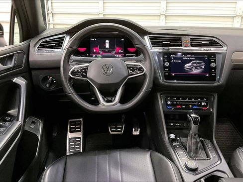 Used 2022 Volkswagen Tiguan SE R-Line image 8