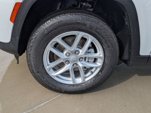 New 2026 Jeep Grand Cherokee Laredo RWD image 9