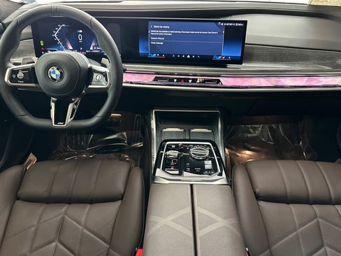 Certified 2025 BMW 760i xDrive AWD/4WD image 16