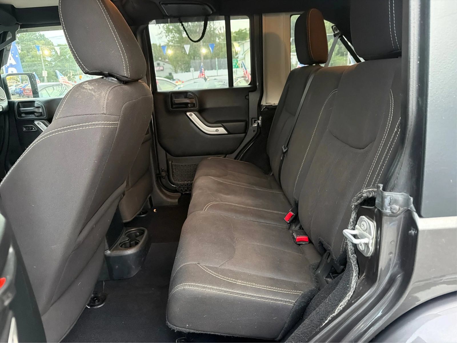 Used 2017 Jeep Wrangler Unlimited Sahara AWD/4WD image 10