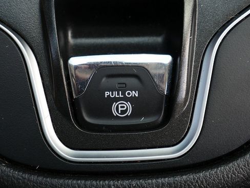 Used 2019 Jeep Cherokee Trailhawk w/ Comfort/Convenience Group AWD/4WD image 41