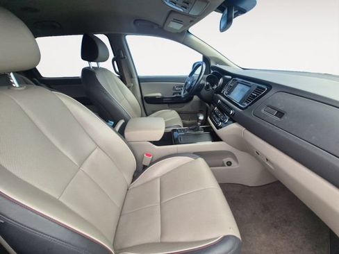 Used 2017 Kia Sedona FWD image 14