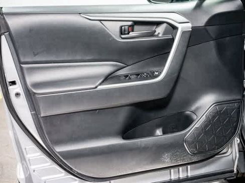 Certified 2019 Toyota RAV4 LE image 19