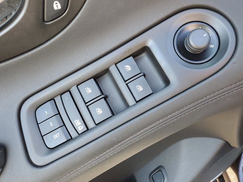 Used 2014 Buick LaCrosse Premium w/ Ultra Luxury Package FWD image 19