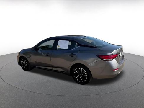 Used 2025 Nissan Sentra SV FWD image 9