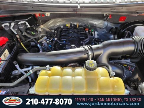 Used 2021 Ford Expedition XLT image 32