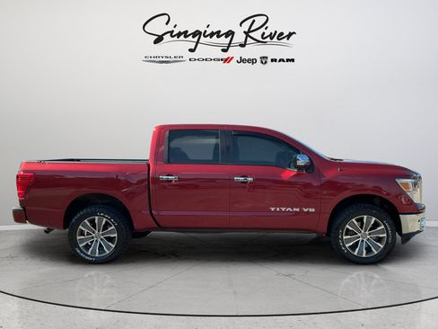 Used 2018 Nissan Titan SL AWD/4WD image 8