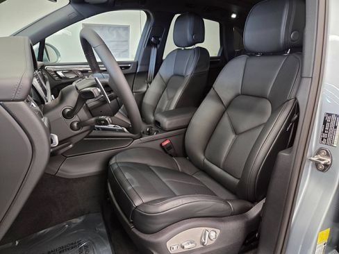 Certified 2026 Porsche Macan AWD/4WD image 5