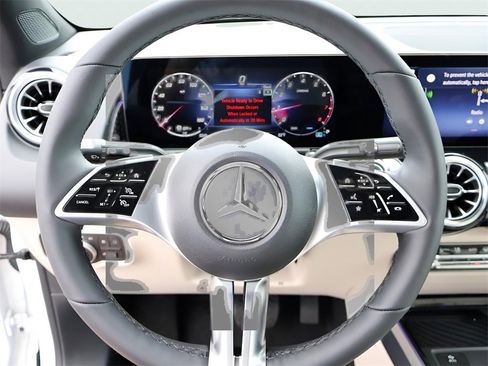 New 2025 Mercedes-Benz GLB 250 4MATIC image 31