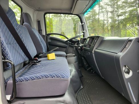 Used 2024 Isuzu NPR RWD image 10