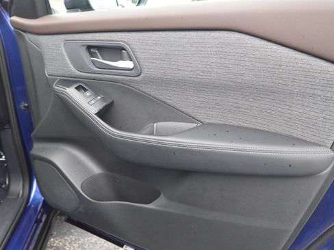Used 2023 Nissan Rogue SV AWD/4WD image 14