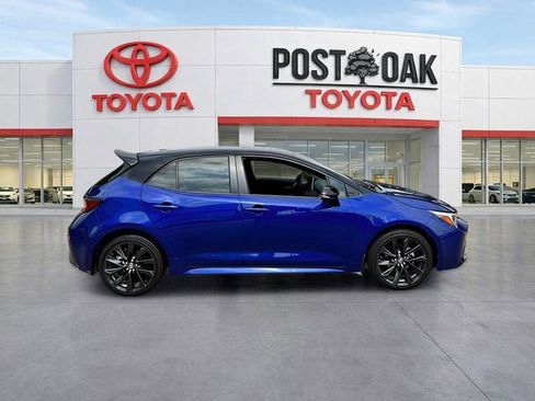 Used 2025 Toyota Corolla XSE FWD image 3