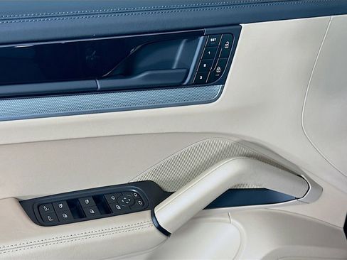 Certified 2025 Porsche Cayenne AWD/4WD image 20