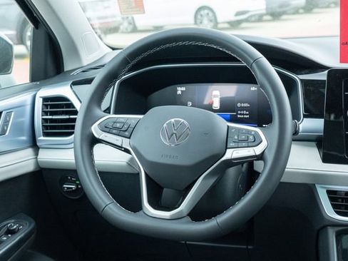 New 2026 Volkswagen Taos SE FWD image 32