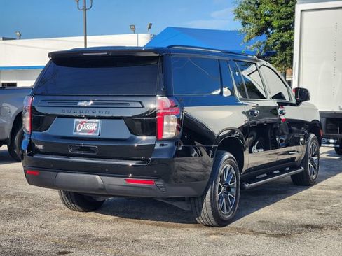 Used 2023 Chevrolet Suburban Z71 w/ Luxury Package AWD/4WD image 7