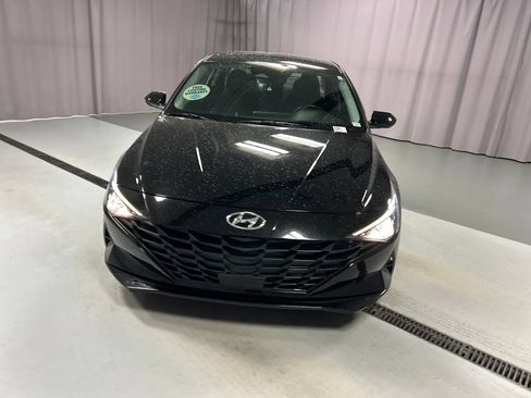Used 2022 Hyundai Elantra SEL w/ Convenience Package FWD image 2