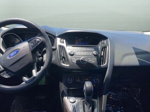 Used 2017 Ford Focus SE FWD image 9