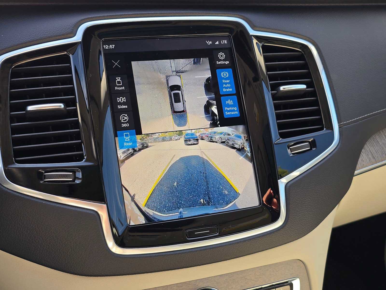 Certified 2025 Volvo XC90 T8 Ultra w/ Protection Package Premier AWD/4WD image 24