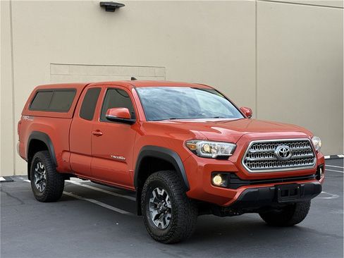 Used 2016 Toyota Tacoma TRD Off-Road w/ Towing Package AWD/4WD image 2
