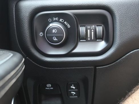Used 2024 RAM 1500 Laramie AWD/4WD image 19