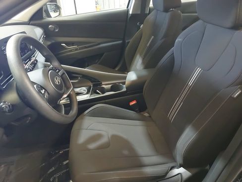 Certified 2025 Hyundai Elantra Hybrid FWD image 16