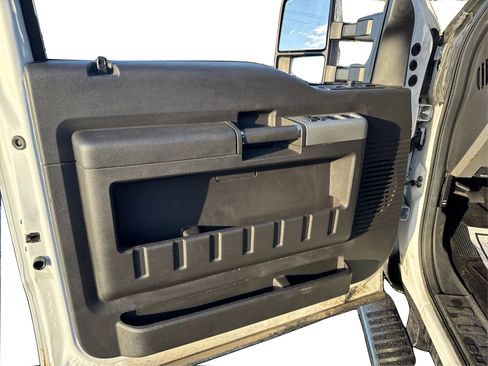 Used 2015 Ford F250 Lariat w/ Chrome Package image 23