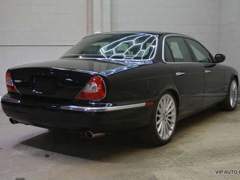 Used 2004 Jaguar XJ8 RWD image 4