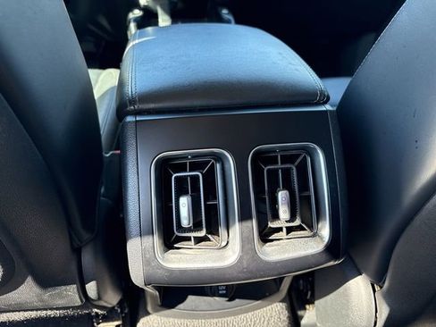 Used 2024 Kia Sorento S FWD image 25