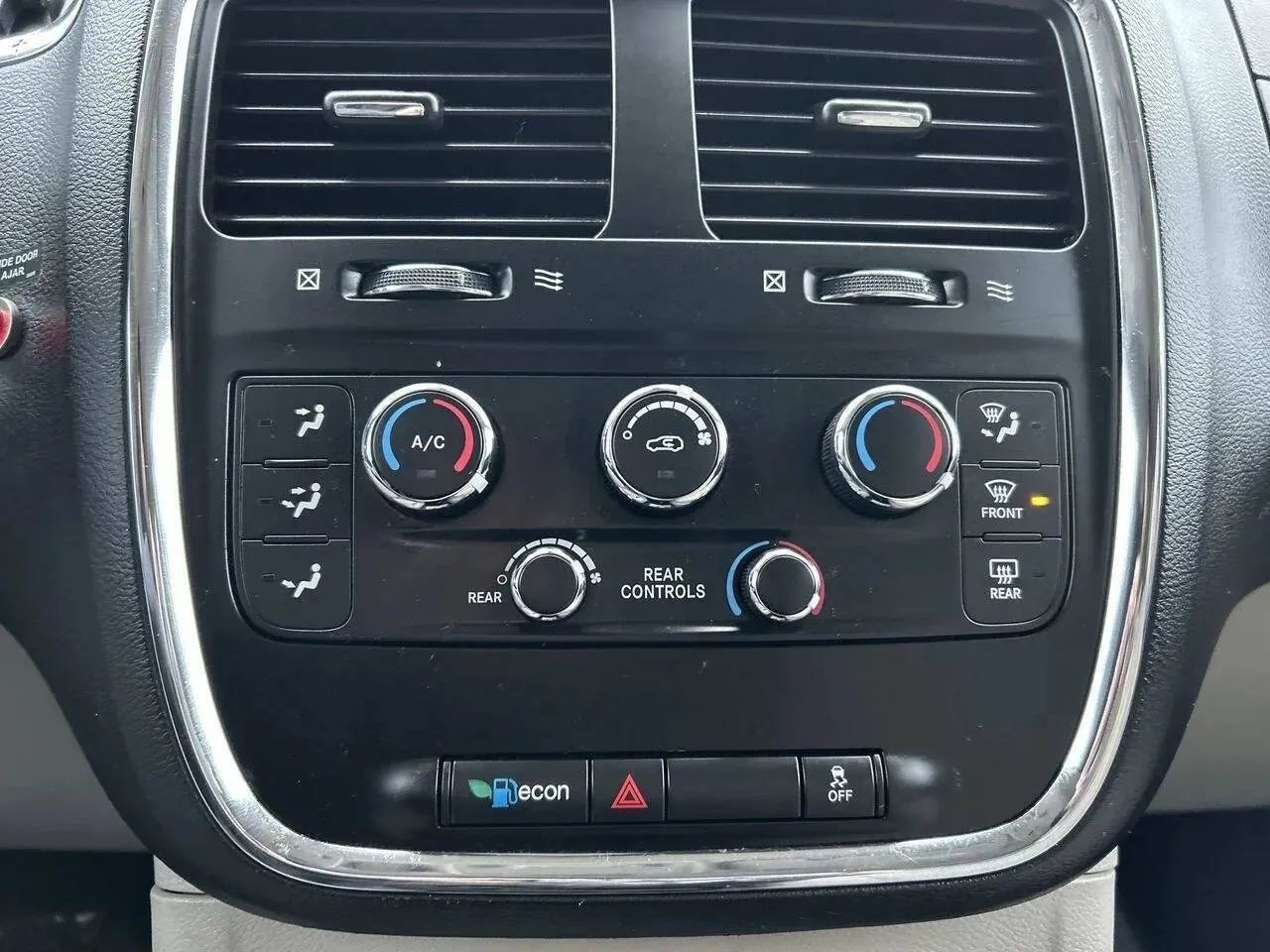 Used 2019 Dodge Grand Caravan SE w/ Power Convenience Group I FWD image 19