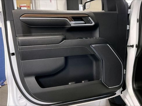 Used 2023 Chevrolet Silverado 1500 LT AWD/4WD image 9