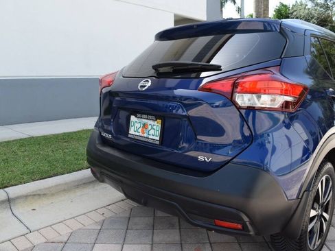 Used 2018 Nissan Kicks SV FWD image 18