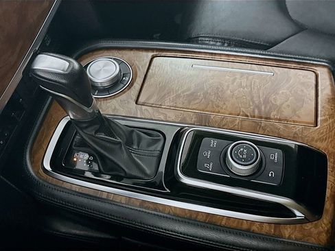 Used 2024 Nissan Armada SL image 16