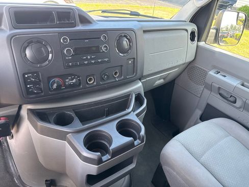 Used 2010 Ford E-350 and Econoline 350 XLT RWD image 16