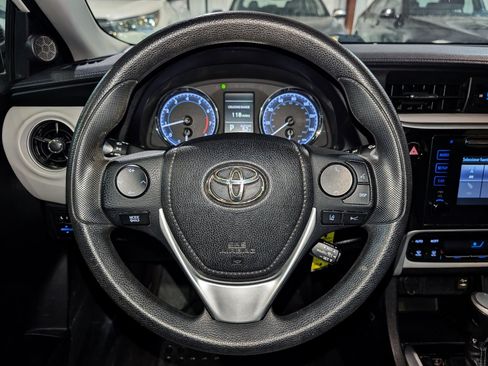 Used 2018 Toyota Corolla LE FWD image 31