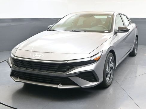 Certified 2025 Hyundai Elantra Sport FWD image 1