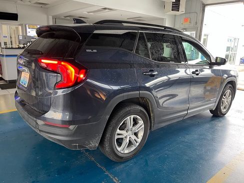 Used 2018 GMC Terrain SLE w/ Driver Convenience Package FWD image 3