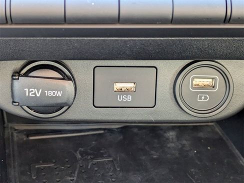 Used 2023 Hyundai Elantra Limited image 22