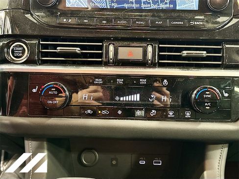 Used 2024 Nissan Pathfinder SL image 18