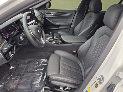Used 2021 BMW 540i w/ Convenience Package image 9