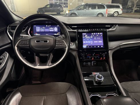 Used 2021 Jeep Grand Cherokee L Laredo image 14