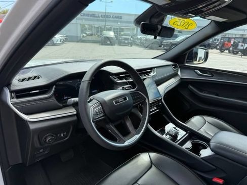Used 2025 Jeep Grand Cherokee L Limited AWD/4WD image 22